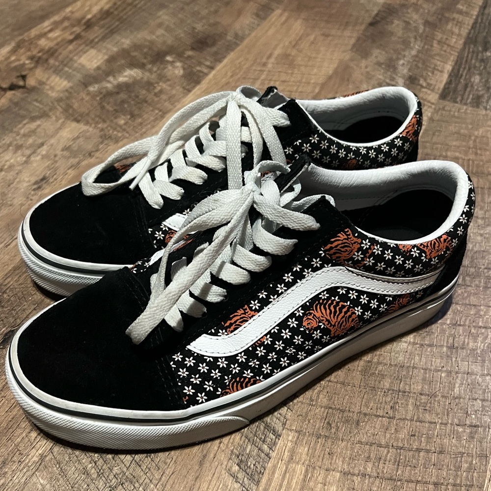 ‼️LAST CHANCE‼️ Vans Tiger Old Skool. These will be gone by 2/09. Taking offers!